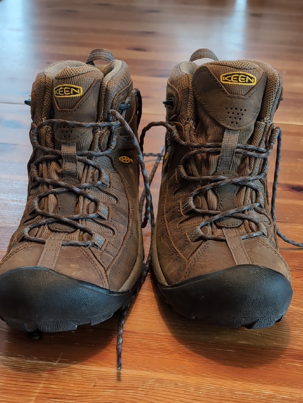 Women's Keen Brown Mid-Height Hiking Boots with Black Toe